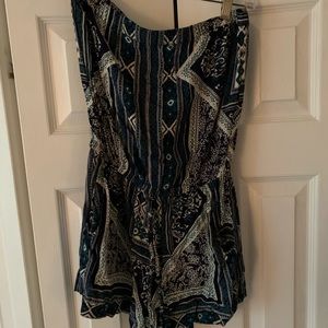 Blue patterned strapless romper